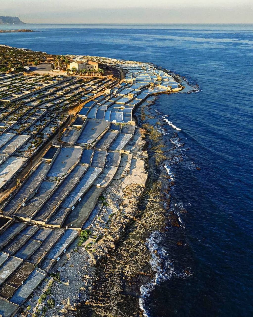 صورة توضيحية للمقال: على حساب الملّاحات... أنفه في مواجهة "مشروع افتراسي" 