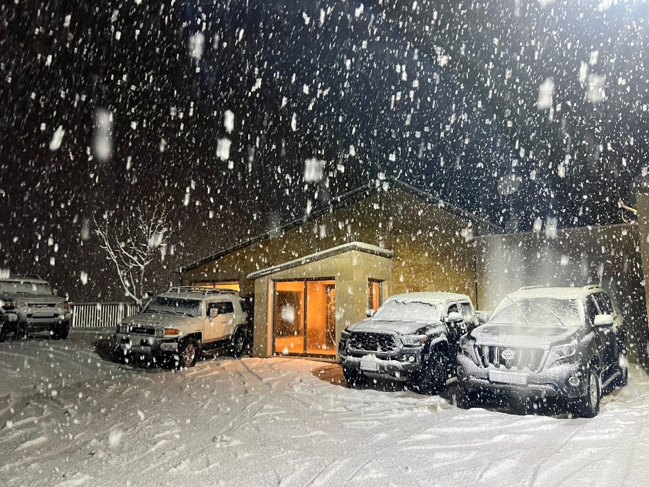 صورة توضيحية للمقال: الثلج ينعش السياحة الشتوية الواعدة في إهدن