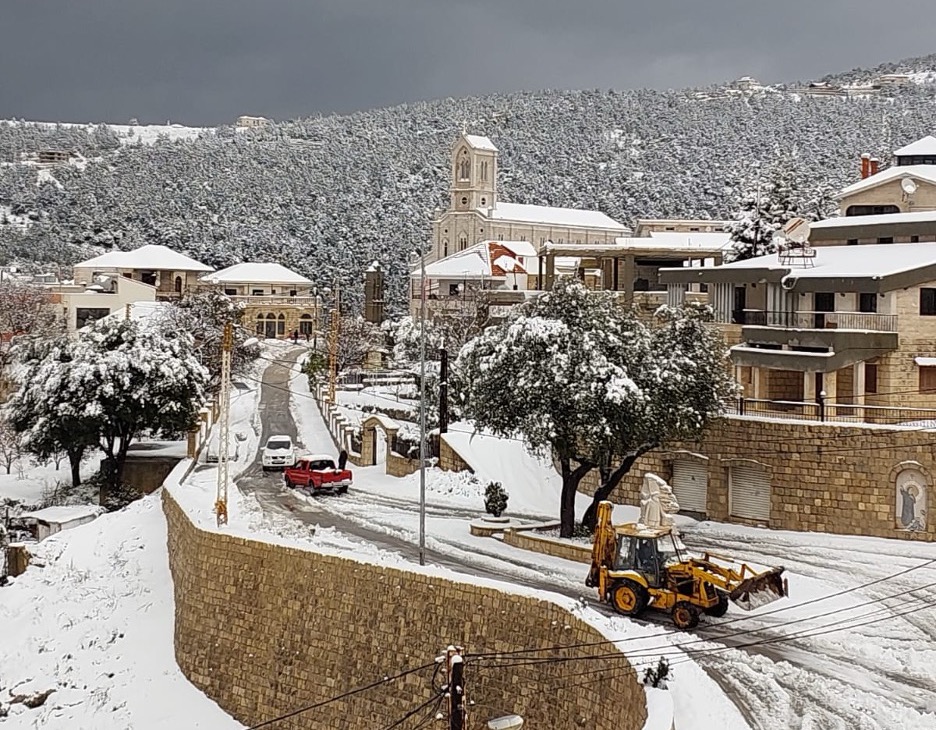 صورة توضيحية للمقال: أهالي المناطق الجبلية الشمالية صامدون رغم قساوة الطبيعة