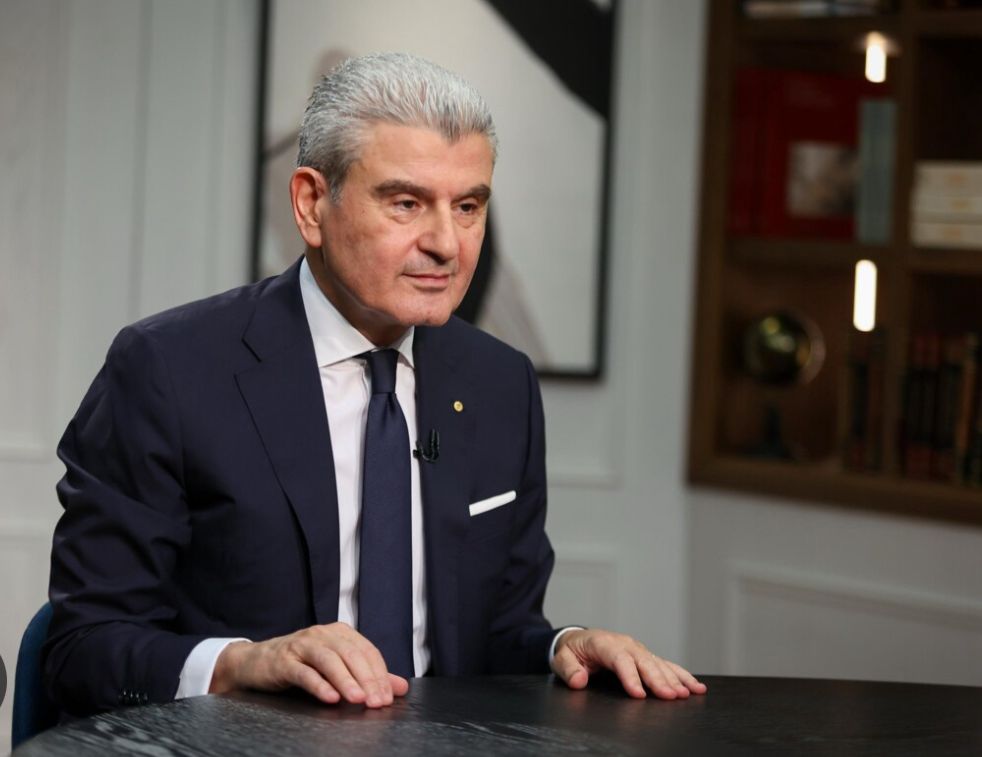 صورة توضيحية للمقال: مقترح وزير الصناعة: بيع جزء من ذهب لبنان لإنقاذ ودائع اللبنانيين