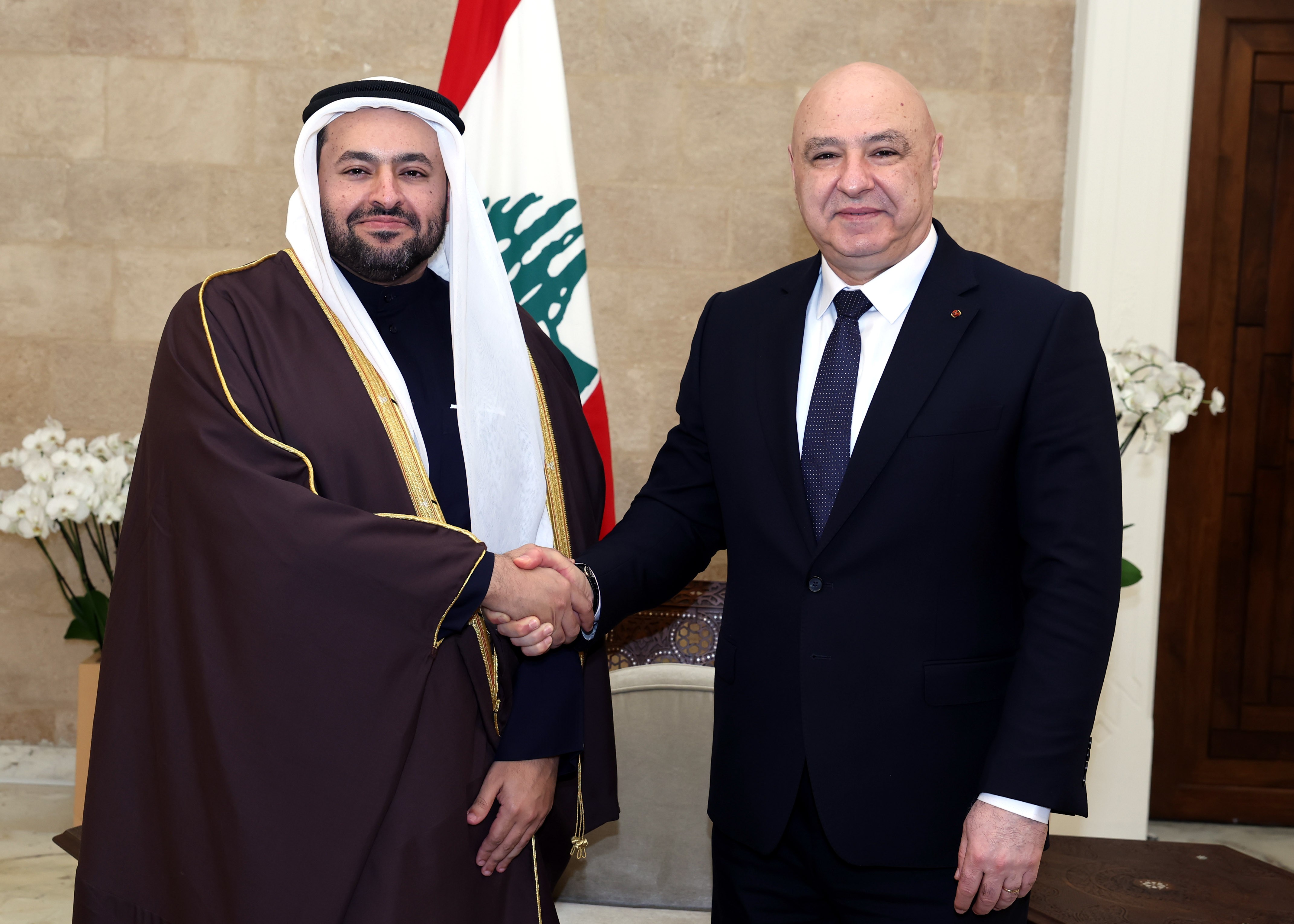 صورة توضيحية للمقال: مساعدات قطرية وضربات اسرائيلية قاسم : معنيون بما يجري ضد ايران