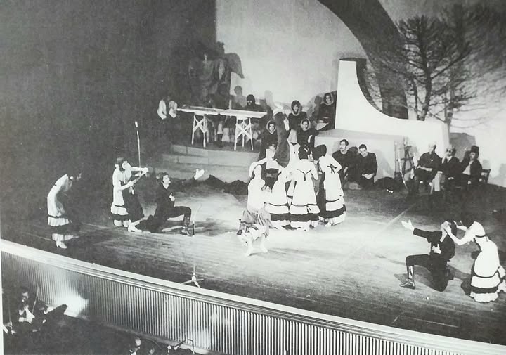 صورة توضيحية للمقال: حدا يعطيني ورقة