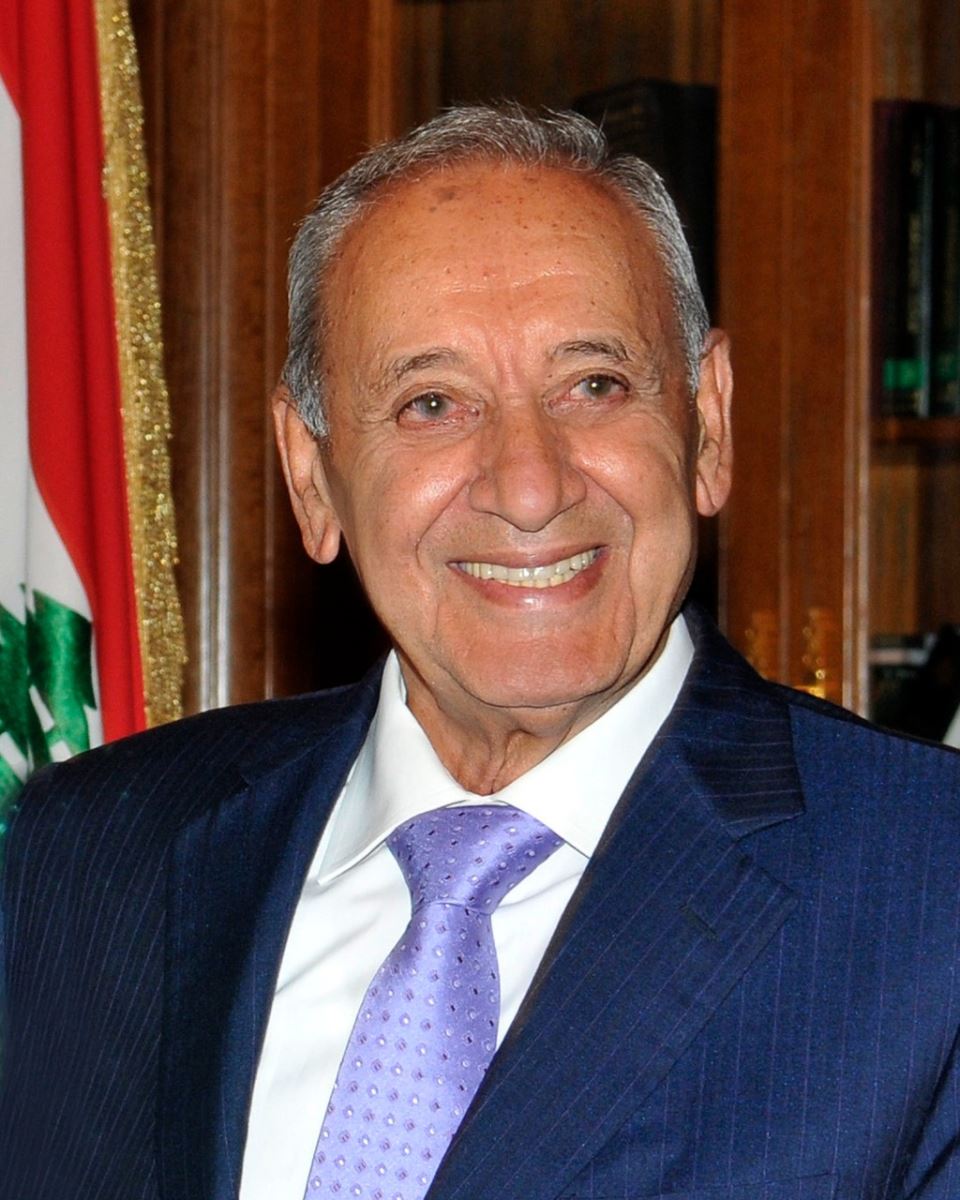 بري يمسك العصا من طرفها