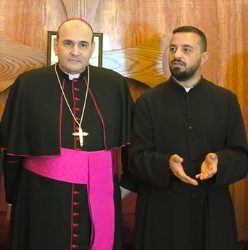 صورة توضيحية للمقال: الجنوب المسيحي على المحك  •	السفير البابوي في الواجهة  •	اتصالات القوات والتيار لمنع التهجير 