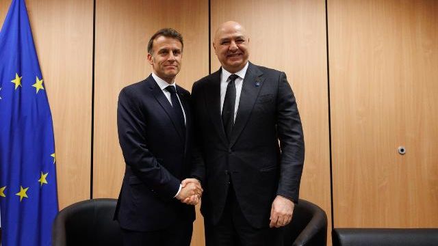 صورة توضيحية للمقال:  رئيس الجمهورية وتحدّي لقاء نتنياهو